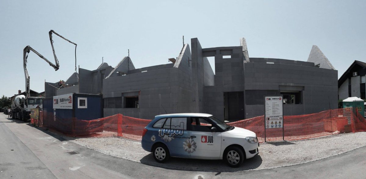 Betoniranje vrhnjega dela nosilnih zidov na Viru pri Domžalah