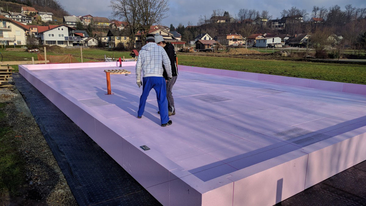 Izolacija temeljne plošče v Vnanjih Goricah